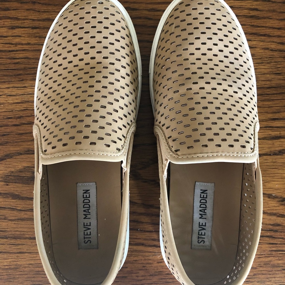 Steve Madden slip ons